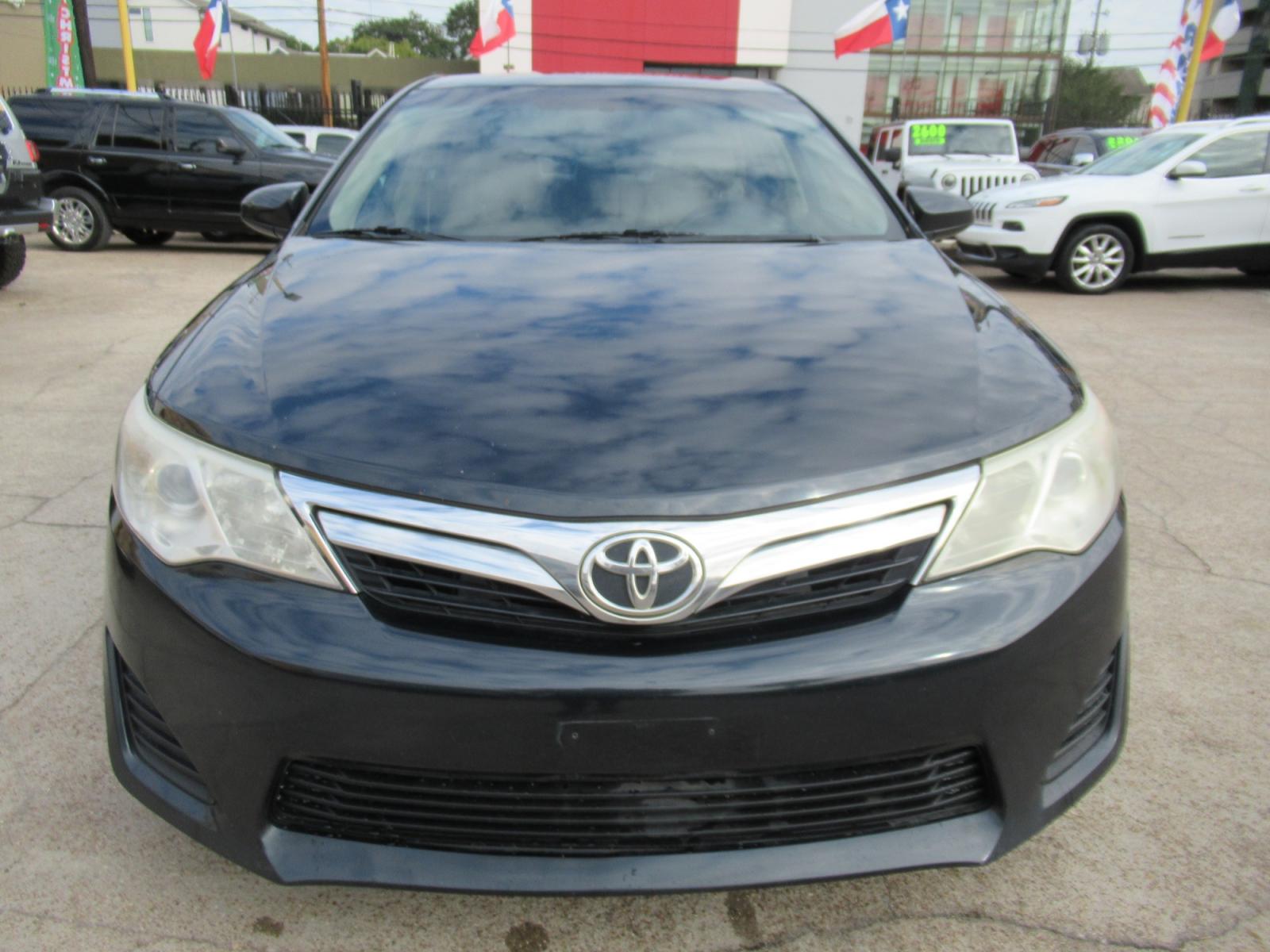 2013 Blue /Tan Toyota Camry LE (4T4BF1FKXDR) with an 4 Cylinder engine, Automatic transmission, located at 1511 North Shepherd Dr., Houston, TX, 77008, (281) 657-1221, 29.798361, -95.412560 - 2013 TOYOTA CAMRY L VIN: 4T4BF1FKXDR321369 4 T 4 B F 1 F K X D R 3 2 1 3 6 9 SEDAN 4 DR 2.5L I4 F DOHC 16V GASOLINE FRONT WHEEL DRIVE - Photo #10